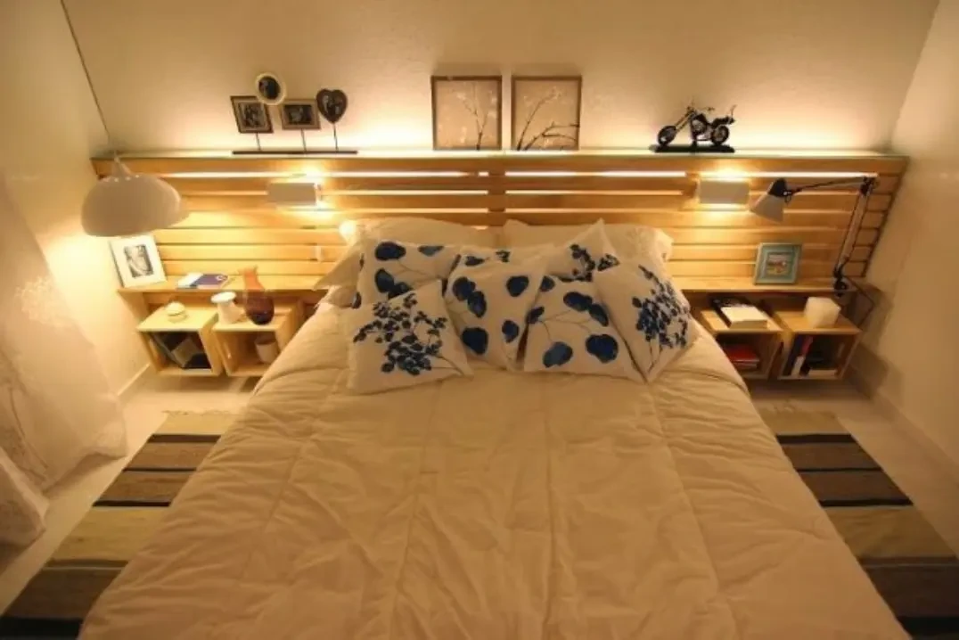 Quarto com cabeceira de madeira ripada feita pela BL Móveis